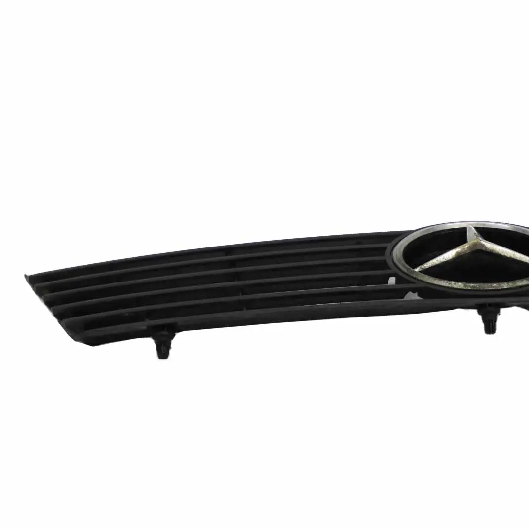 W901 Capó delantero Cubre rejilla del radiador para Mercedes Sprinter con número de pieza A9018880123 Mercedes Sprinter W901 Capó delantero Cubre rejilla del radiador - SKU A9018880123 - Número de pieza A9018880123