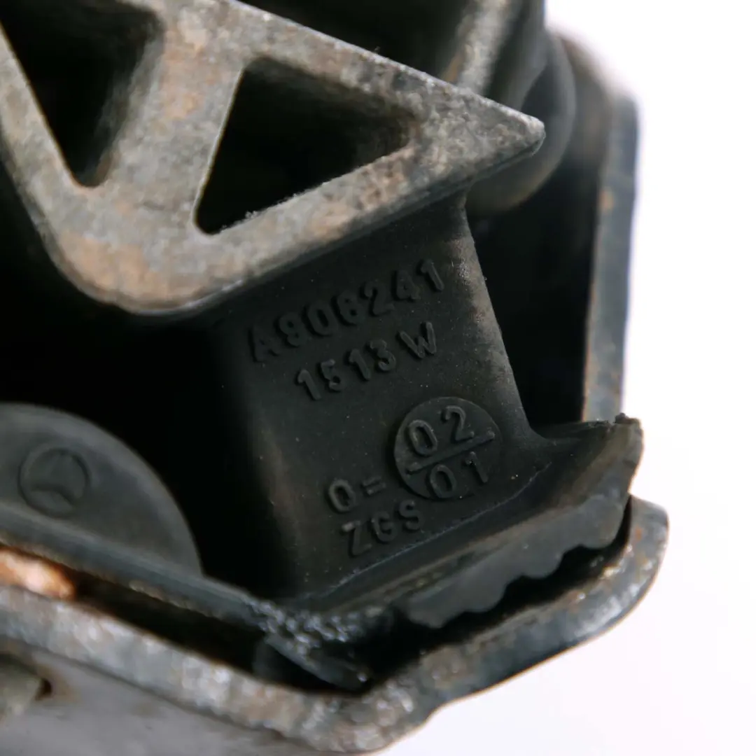 Motor Halterung Rechts Außen für Mercedes Sprinter W906 mit Teilenummer A9062411513 Mercedes Sprinter W906 Motor Halterung Rechts Außen - SKU A9062411513 - Teilenummer A9062411513