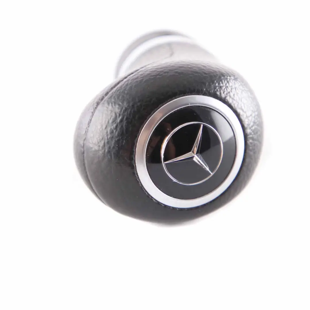 Pommeau Levier Vitesse Couvercle Sélecteur Automatique pour Mercedes W906 à propos du numéro de pièce A9062600440 Mercedes W906 Pommeau Levier Vitesse Couvercle Sélecteur Automatique - SKU A9062600440 - Numéro de pièce A9062600440