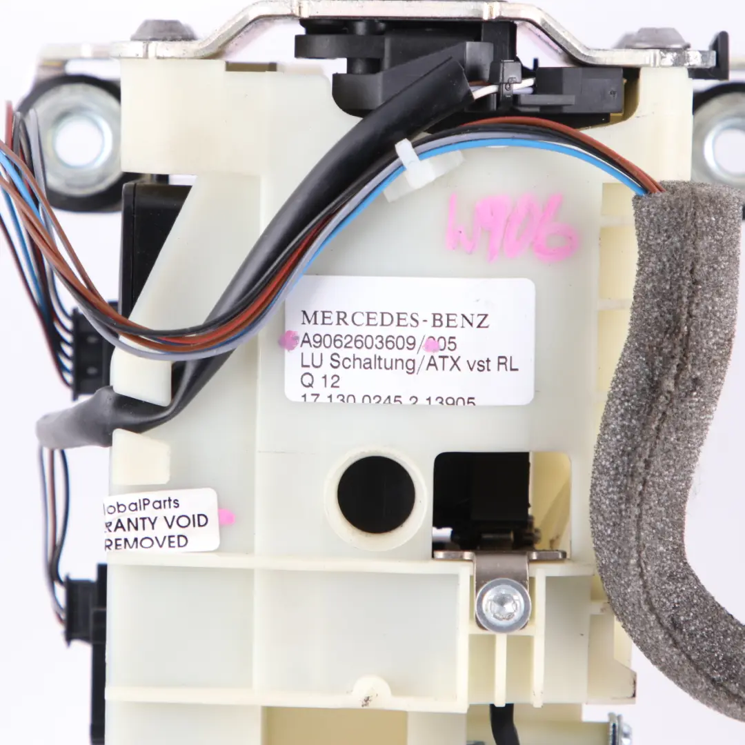Automatik Getriebe Schalthebel Wähler für Mercedes Sprinter W906 mit Teilenummer A9062603609 Mercedes Sprinter W906 Automatik Getriebe Schalthebel Wähler - SKU A9062603609 - Teilenummer A9062603609