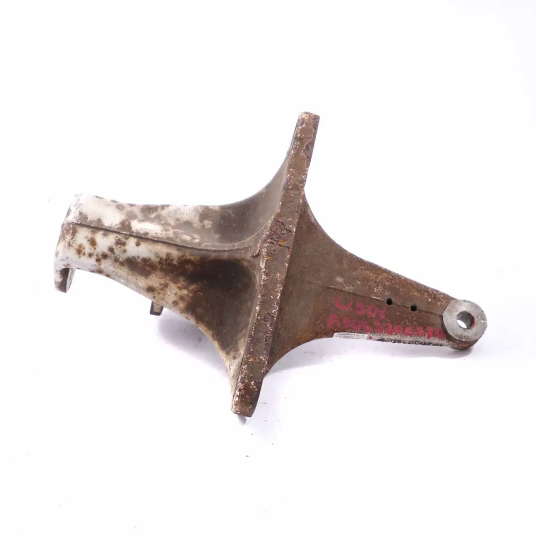 Ammortizzatore posteriore Supporto staffa montaggio A9063250201 per Mercedes W906 con numero di parte A9063200270 Mercedes W906 Ammortizzatore posteriore Supporto staffa montaggio A9063250201 - SKU A9063200270 - Numero di parte A9063200270