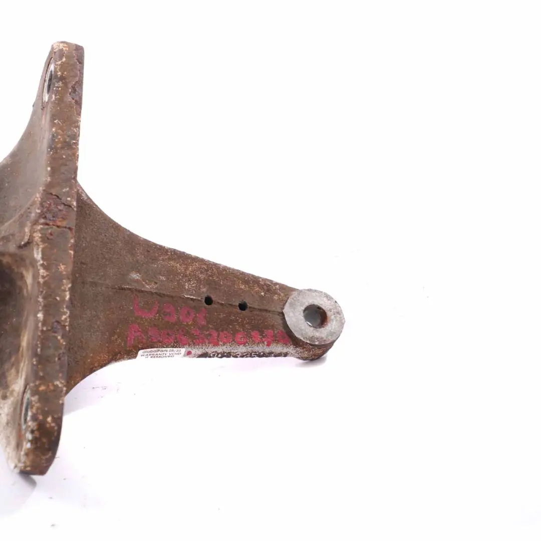 Ammortizzatore posteriore Supporto staffa montaggio A9063250201 per Mercedes W906 con numero di parte A9063200270 Mercedes W906 Ammortizzatore posteriore Supporto staffa montaggio A9063250201 - SKU A9063200270 - Numero di parte A9063200270