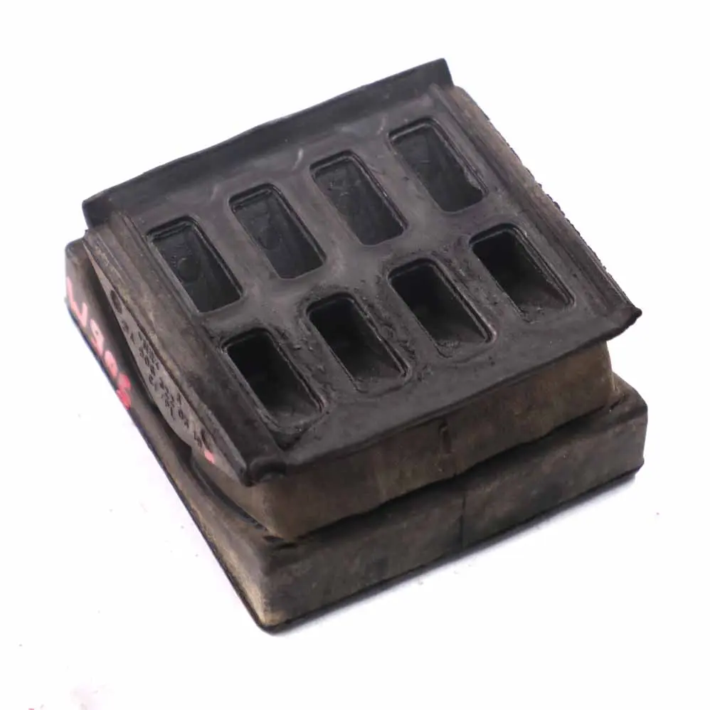 Puntal de resorte Buje Eje Delantero Soporte para Mercedes W906 con número de pieza A9063220319 Mercedes W906 Puntal de resorte Buje Eje Delantero Soporte - SKU A9063220319 - Número de pieza A9063220319