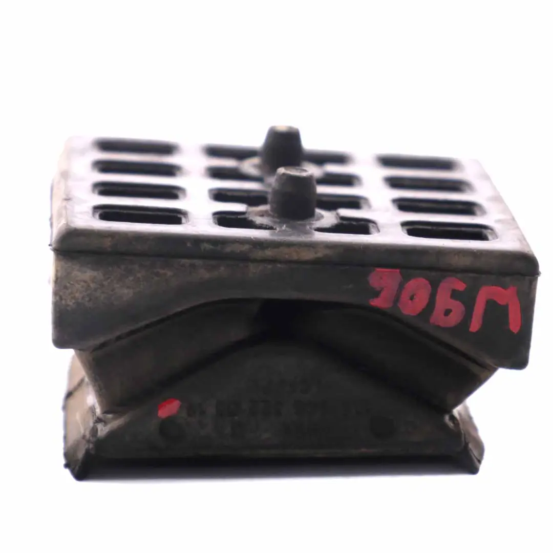 Puntal de resorte Buje Eje Delantero Soporte para Mercedes W906 con número de pieza A9063220319 Mercedes W906 Puntal de resorte Buje Eje Delantero Soporte - SKU A9063220319 - Número de pieza A9063220319