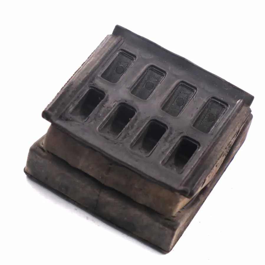 molla puntone boccola asse anteriore supporto per Mercedes W906 con numero di parte A9063220319 Mercedes W906 molla puntone boccola asse anteriore supporto - SKU A9063220319 - Numero di parte A9063220319