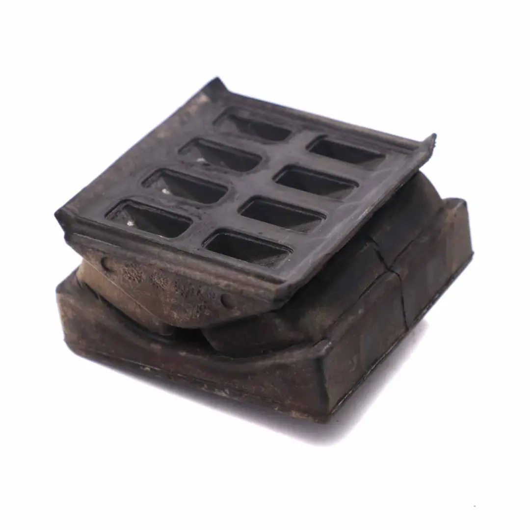 Puntal de resorte Buje Eje Delantero Soporte para Mercedes W906 con número de pieza A9063220319 Mercedes W906 Puntal de resorte Buje Eje Delantero Soporte - SKU A9063220319 - Número de pieza A9063220319