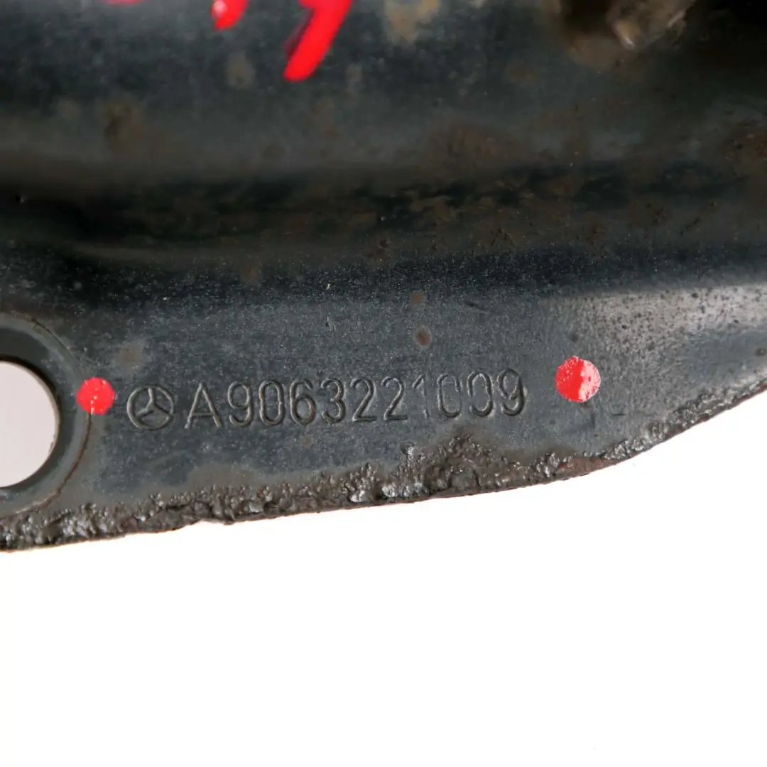 Wahacz Uchwyt Resora Lewy do MERCEDES Sprinter W906 o numerze A9063221009 MERCEDES Sprinter W906 Wahacz Uchwyt Resora Lewy - SKU A9063221009 - Numer Części A9063221009