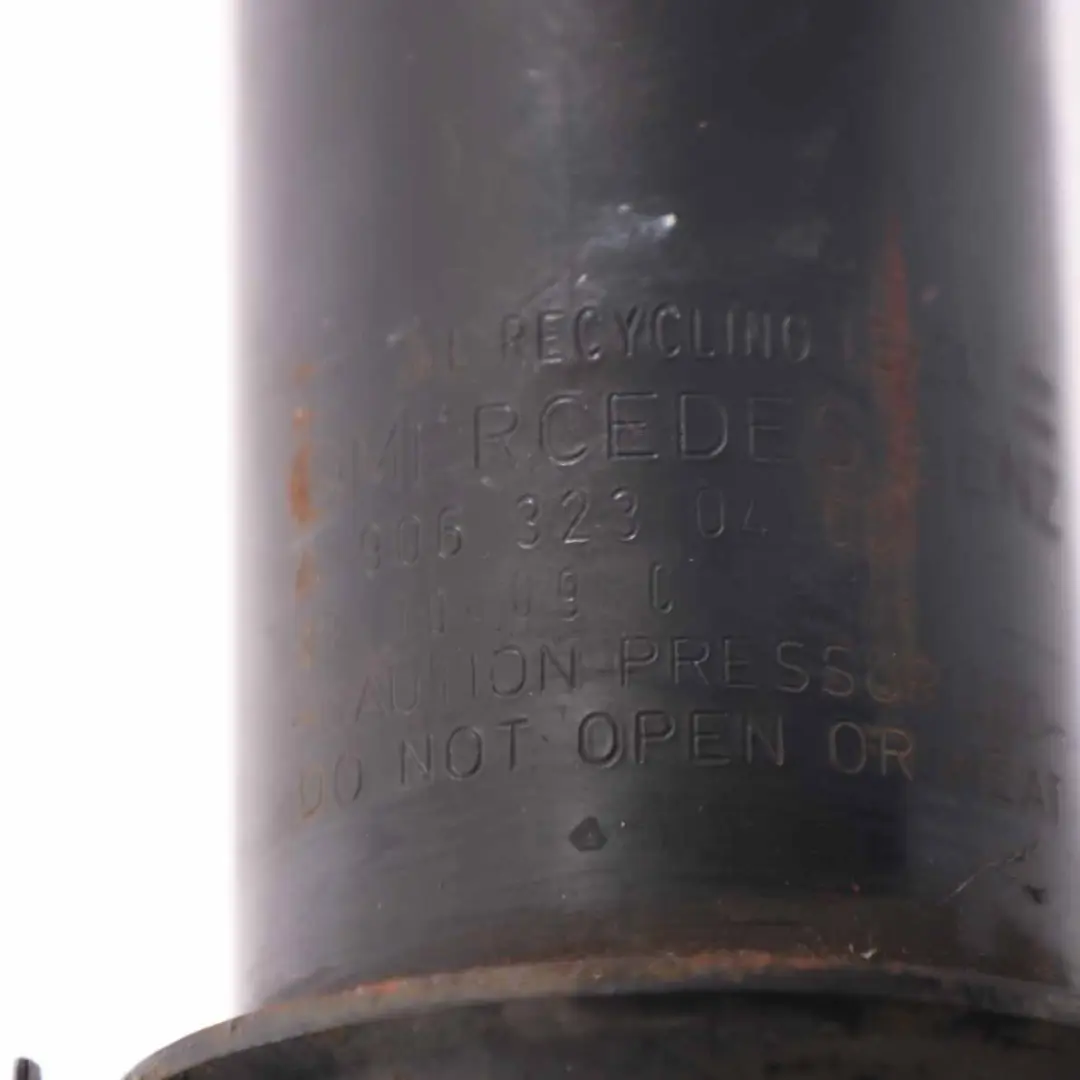 Federbein vorne links rechts Stoßdämpfer für Mercedes W906 mit Teilenummer A9063230400 Mercedes W906 Federbein vorne links rechts Stoßdämpfer - SKU A9063230400 - Teilenummer A9063230400