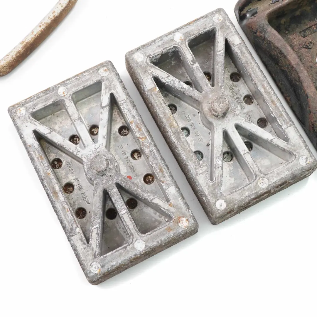 Hinterachsabstützung Hilfsrahmen-Halterungssatz A9063250400 für Mercedes W906 mit Teilenummer A9063240300 Mercedes W906 Hinterachsabstützung Hilfsrahmen-Halterungssatz A9063250400 - SKU A9063240300 - Teilenummer A9063240300