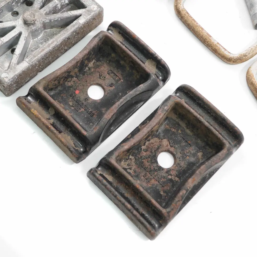 Hinterachsabstützung Hilfsrahmen-Halterungssatz A9063250400 für Mercedes W906 mit Teilenummer A9063240300 Mercedes W906 Hinterachsabstützung Hilfsrahmen-Halterungssatz A9063250400 - SKU A9063240300 - Teilenummer A9063240300