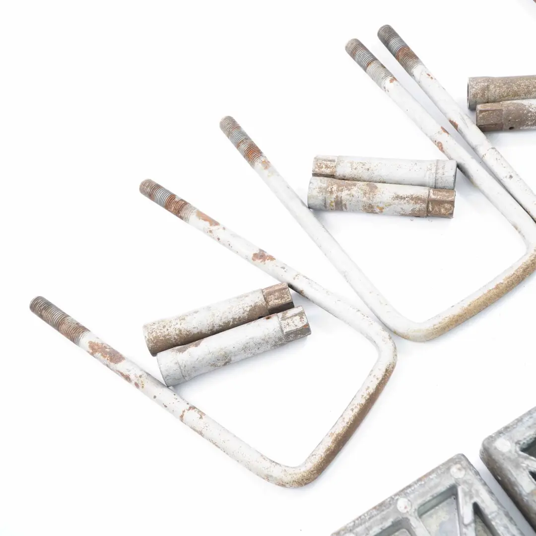 Mercedes Sprinter W906 Support D'essieu Arrière Support Châssis Set A9063250400 - SKU A9063240300 - Numéro de pièce A9063240300