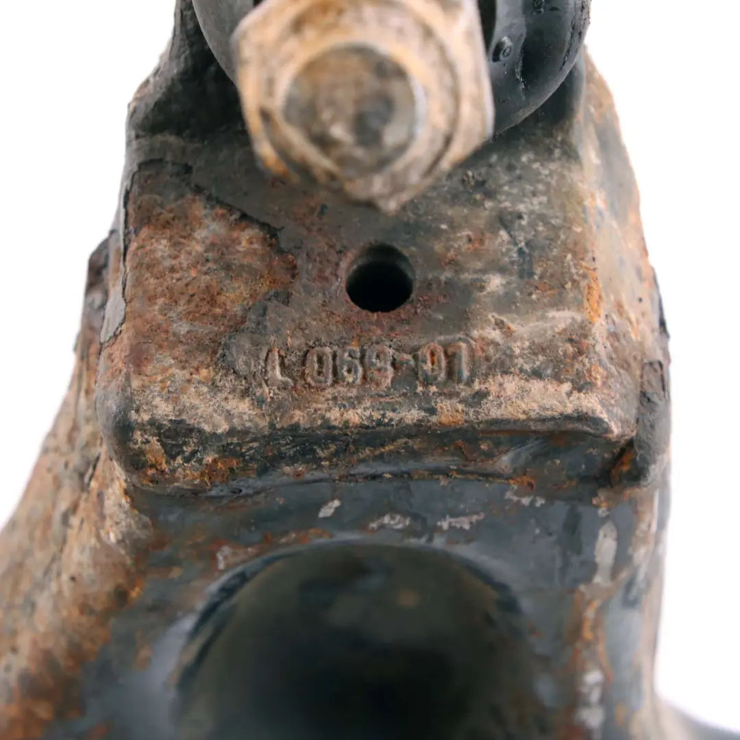 Vorderachse links Querlenker unten Querlenker für Mercedes Sprinter W906 mit Teilenummer A9063304007 Mercedes Sprinter W906 Vorderachse links Querlenker unten Querlenker - SKU A9063304007 - Teilenummer A9063304007