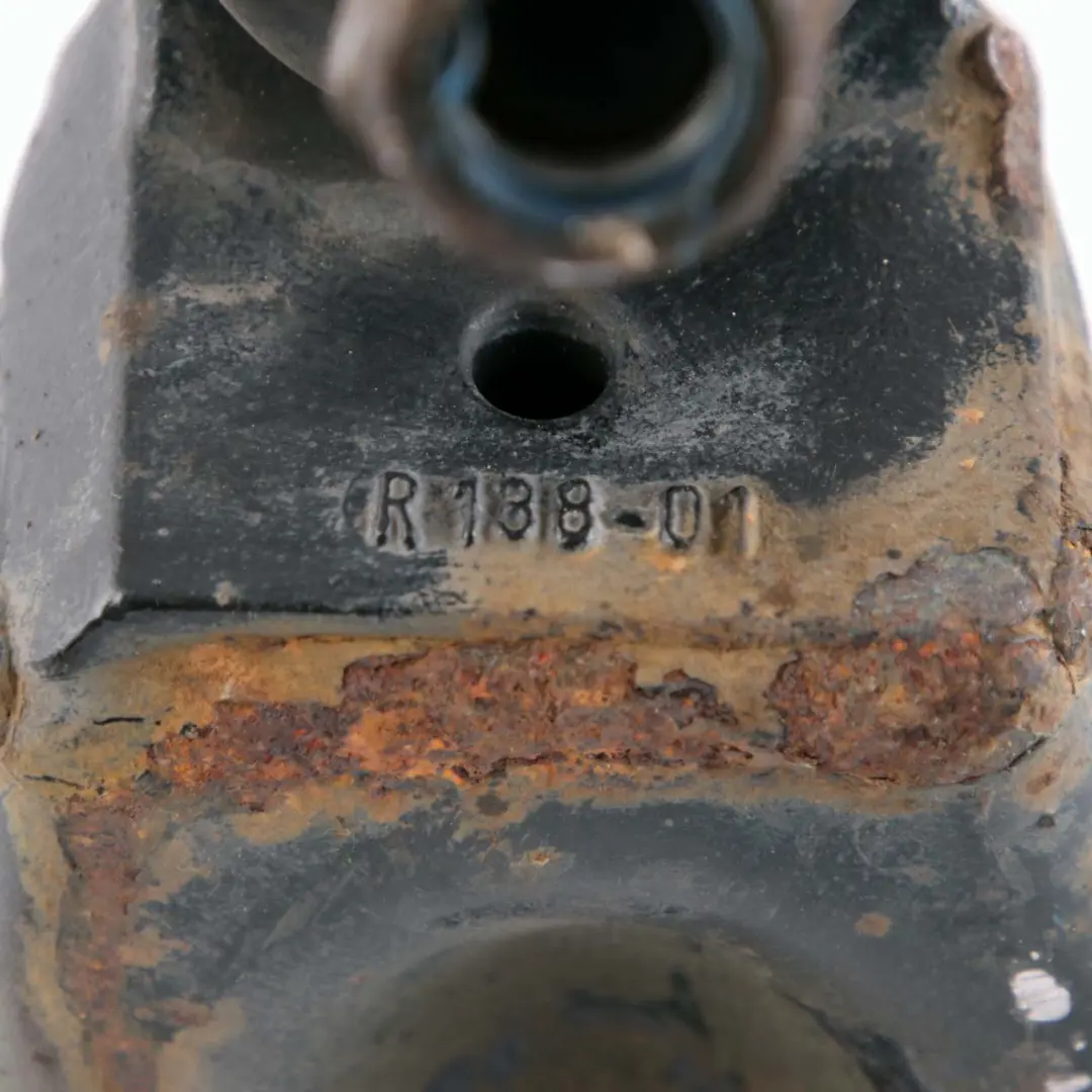 Assale anteriore destro Braccio di controllo inferiore per Mercedes Sprinter W906 con numero di parte A9063304107 Mercedes Sprinter W906 Assale anteriore destro Braccio di controllo inferiore - SKU A9063304107 - Numero di parte A9063304107