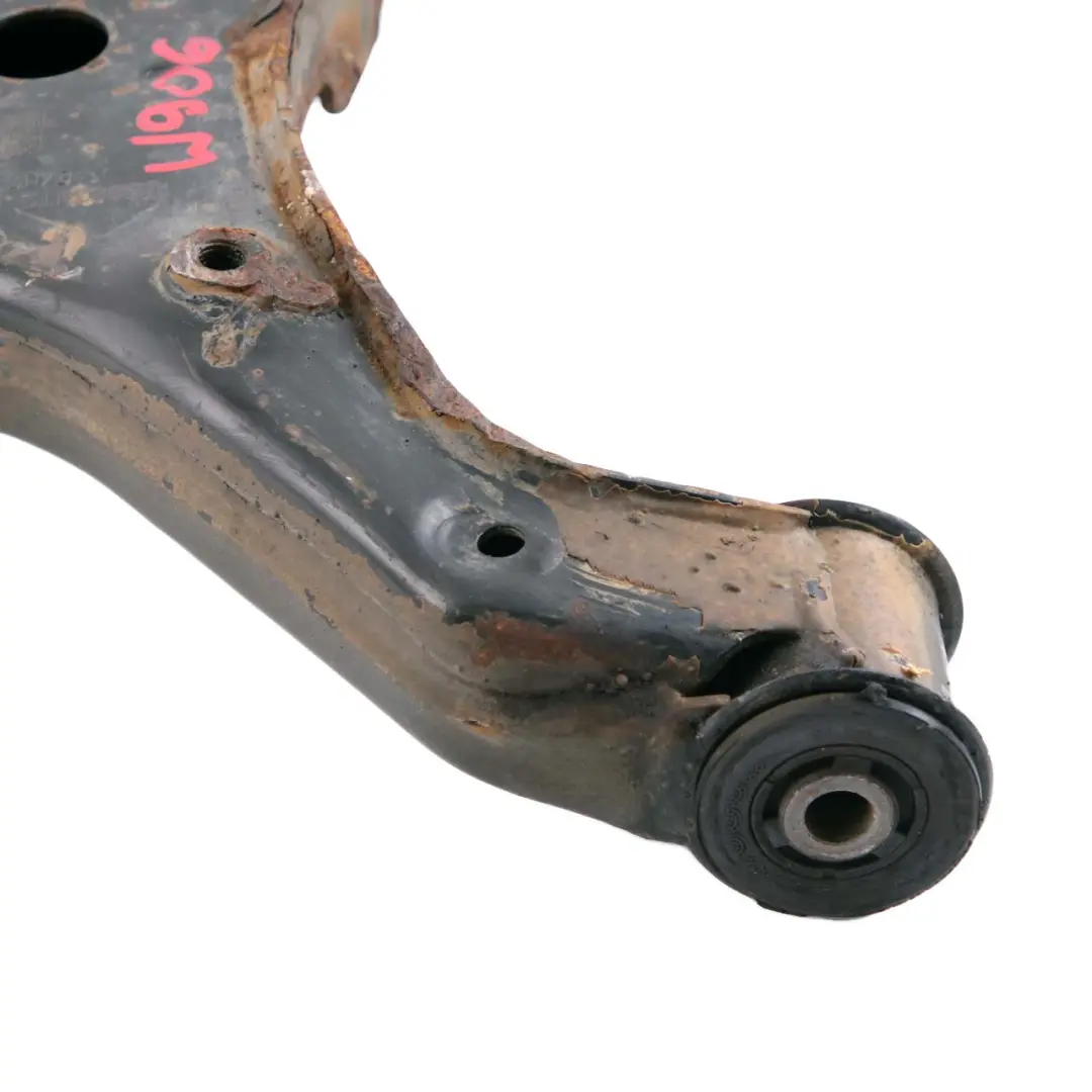Assale anteriore destro Braccio di controllo inferiore per Mercedes Sprinter W906 con numero di parte A9063304107 Mercedes Sprinter W906 Assale anteriore destro Braccio di controllo inferiore - SKU A9063304107 - Numero di parte A9063304107