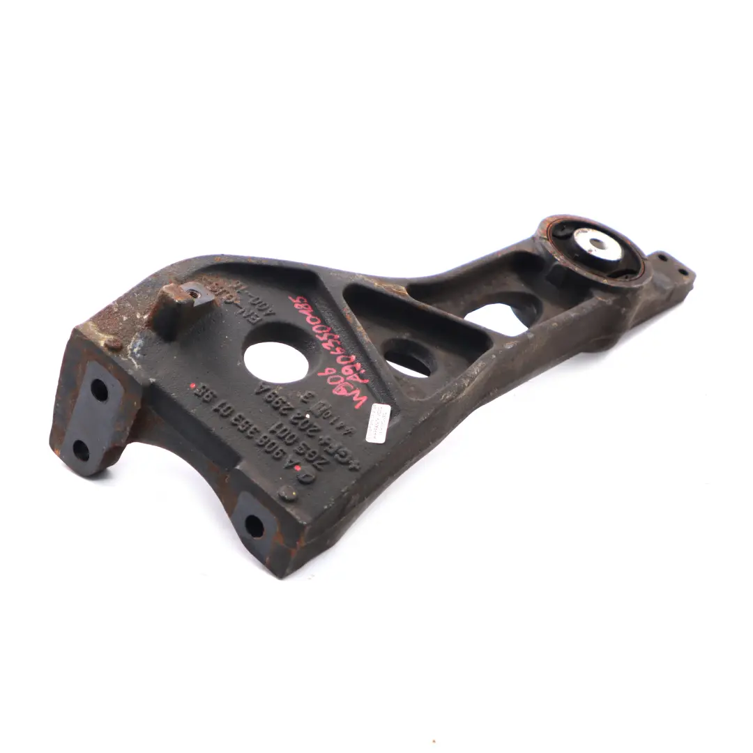 Assale posteriore Supporto differenziale per Mercedes Sprinter W906 con numero di parte A9063500185 Mercedes Sprinter W906 Assale posteriore Supporto differenziale - SKU A9063500185 - Numero di parte A9063500185