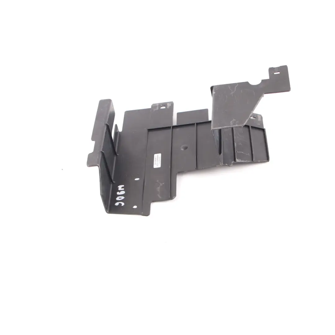 Radiatore staffa copertura supporto pannello sinistro per Mercedes W906 con numero di parte A9065050188 Mercedes W906 Radiatore staffa copertura supporto pannello sinistro - SKU A9065050188 - Numero di parte A9065050188