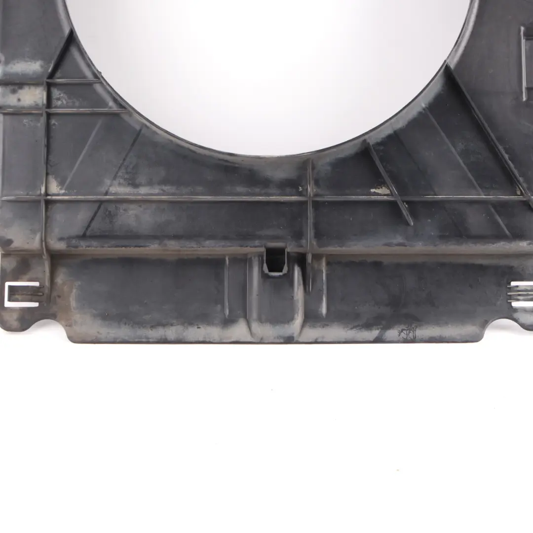 Cubierta Del Ventilador Del Radiador Mercedes W906 Motor Panel para con número de pieza A9065050855 Cubierta Del Ventilador Del Radiador Mercedes W906 Motor Panel - SKU A9065050855 - Número de pieza A9065050855