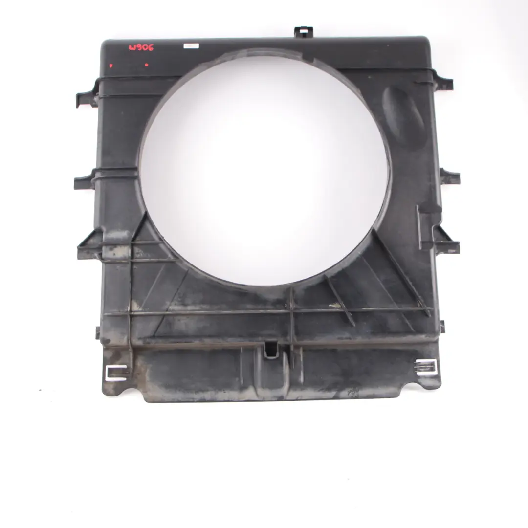 Cubierta Del Ventilador Del Radiador Mercedes W906 Motor Panel para con número de pieza A9065050855 Cubierta Del Ventilador Del Radiador Mercedes W906 Motor Panel - SKU A9065050855 - Número de pieza A9065050855