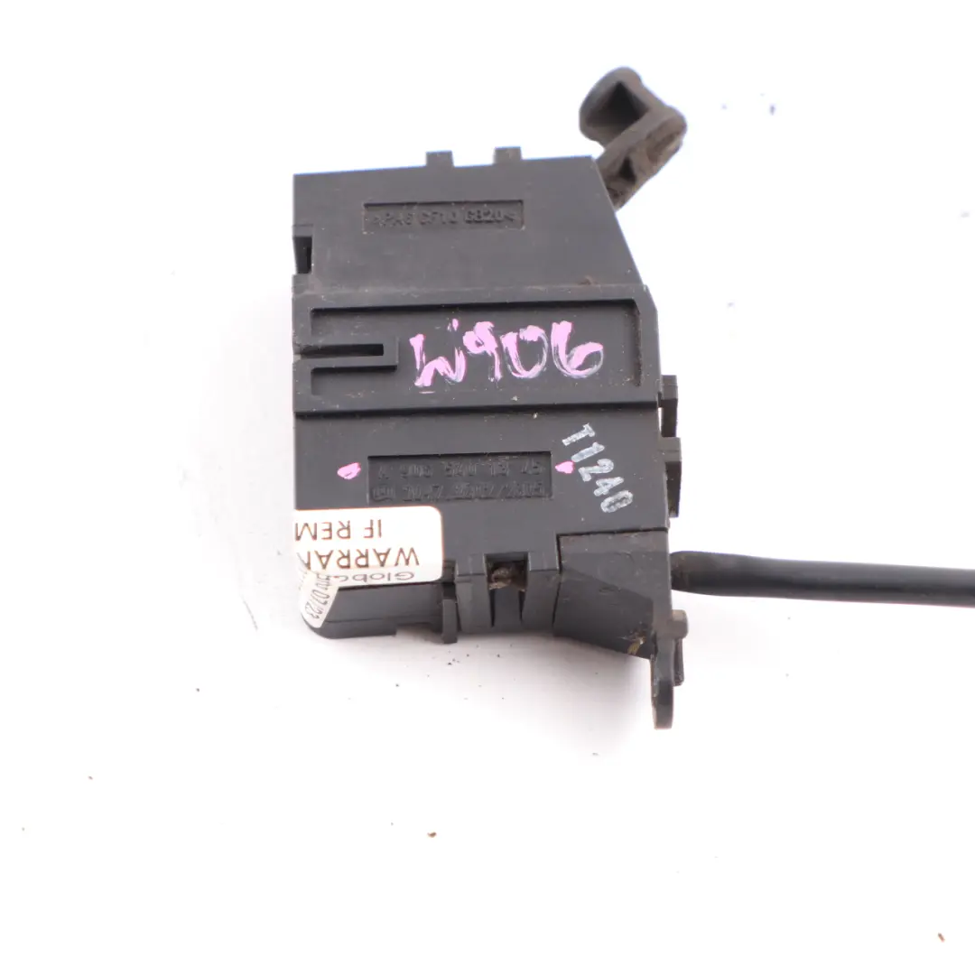 Blocco anteriore Rilascio Interruttore chiavistello A9065401345 per Mercedes W906 con numero di parte A9065403045 Mercedes W906 Blocco anteriore Rilascio Interruttore chiavistello A9065401345 - SKU A9065403045 - Numero di parte A9065403045