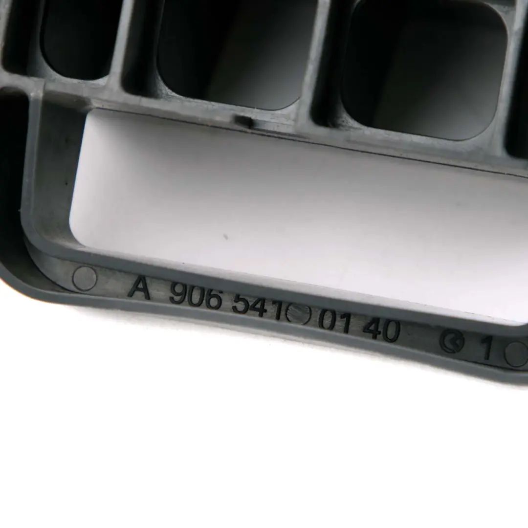 Mercedes-Benz Sprinter W906 Halterung für Batteriefachhalterung für mit Teilenummer A9065410140 Mercedes-Benz Sprinter W906 Halterung für Batteriefachhalterung - SKU A9065410140 - Teilenummer A9065410140