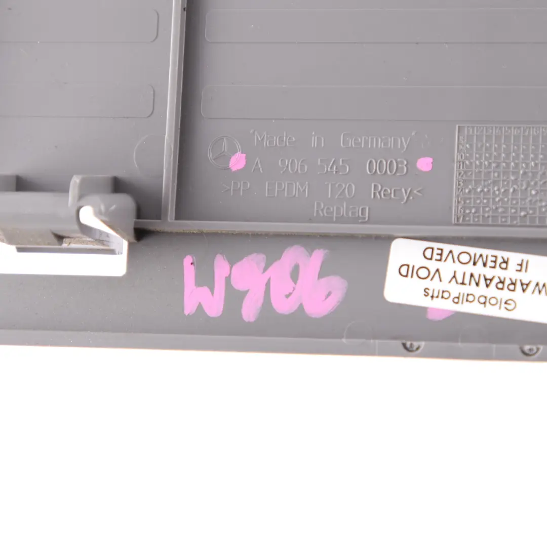 Mercedes Sprinter W906 Box Trim Panel Lid Grey Couvercle de fusible - SKU A9065450003 - Numéro de pièce A9065450003