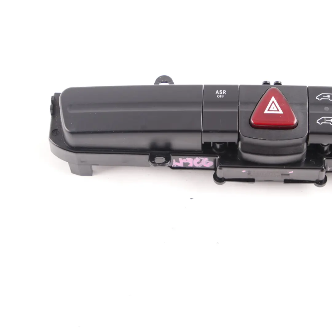 Panel de Interruptores Consola Central ASR Lock Hazard para Mercedes Sprinter W906 con número de pieza A9065450107 Mercedes Sprinter W906 Panel de Interruptores Consola Central ASR Lock Hazard - SKU A9065450107 - Número de pieza A9065450107