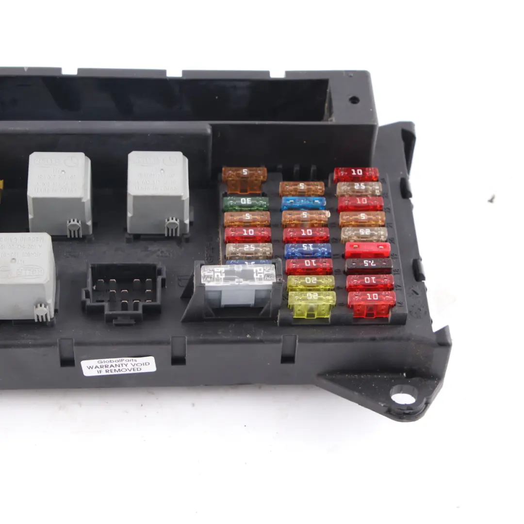 Scatola fusibili Modulo elettrico unità controllo relè anteriore per Mercedes W906 con numero di parte A9065450401 Mercedes W906 Scatola fusibili Modulo elettrico unità controllo relè anteriore - SKU A9065450401 - Numero di parte A9065450401