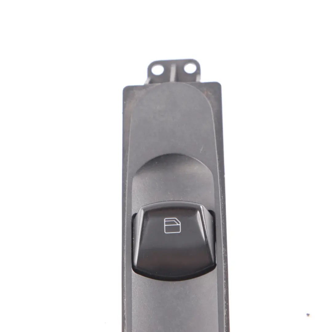 Pulsante interruttore alzacristalli lato passeggero per Mercedes W906 con numero di parte A9065450913 Mercedes W906 Pulsante interruttore alzacristalli lato passeggero - SKU A9065450913 - Numero di parte A9065450913