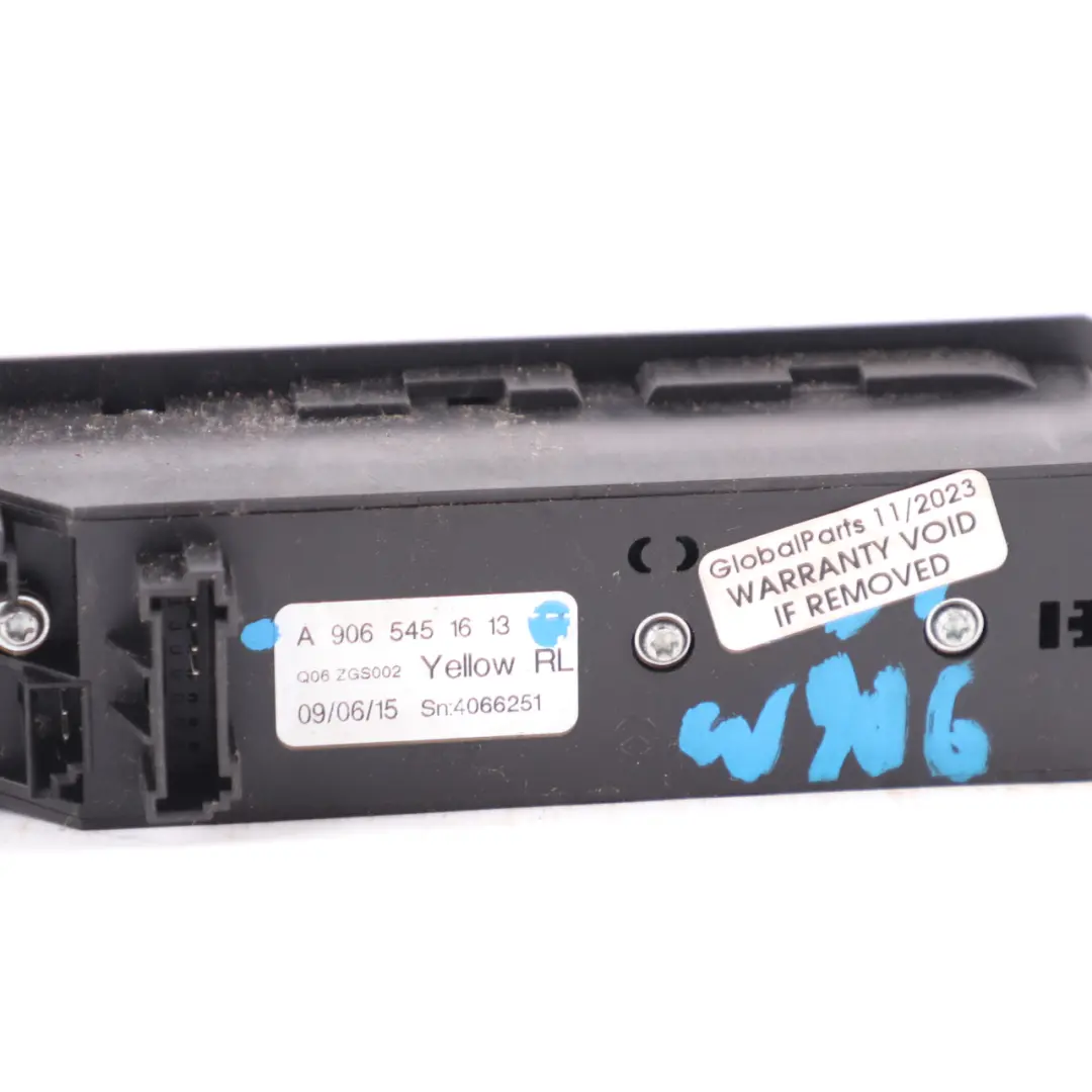 Interrupteur de lève-vitre côté conducteur pour Mercedes Sprinter W906 à propos du numéro de pièce A9065451613 Mercedes Sprinter W906 Interrupteur de lève-vitre côté conducteur - SKU A9065451613 - Numéro de pièce A9065451613