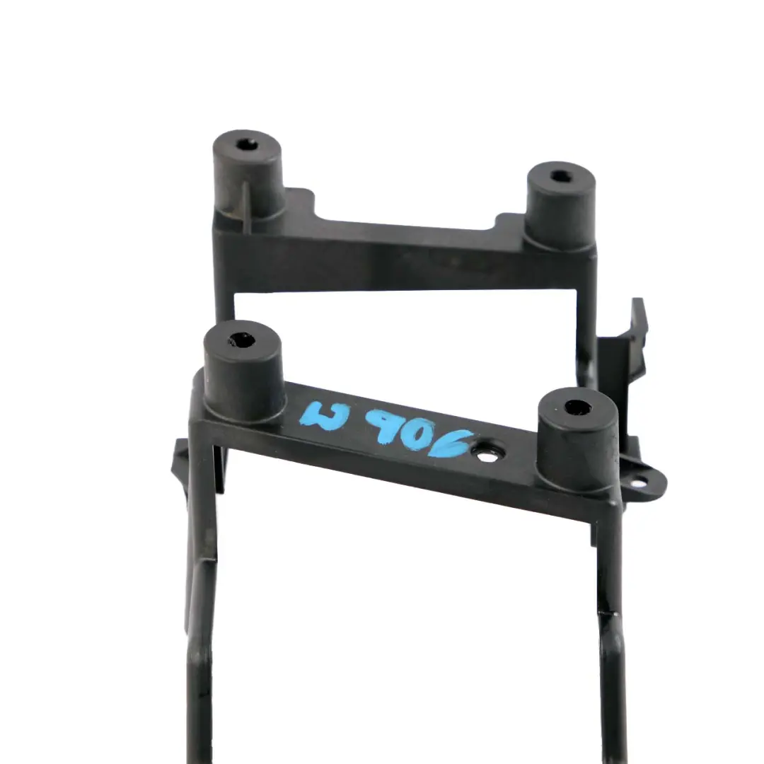 Mercedes-Benz Sprinter W906 Caja Fusibles Soporte Soporte Marco para con número de pieza A9065451640 Mercedes-Benz Sprinter W906 Caja Fusibles Soporte Soporte Marco - SKU A9065451640 - Número de pieza A9065451640