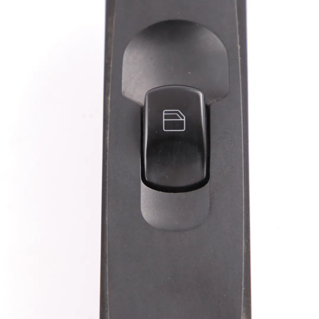 Interruptor elevalunas Regulación Puerta Delantera Izquierda para Mercedes W906 con número de pieza A9065451913 Mercedes W906 Interruptor elevalunas Regulación Puerta Delantera Izquierda - SKU A9065451913 - Número de pieza A9065451913