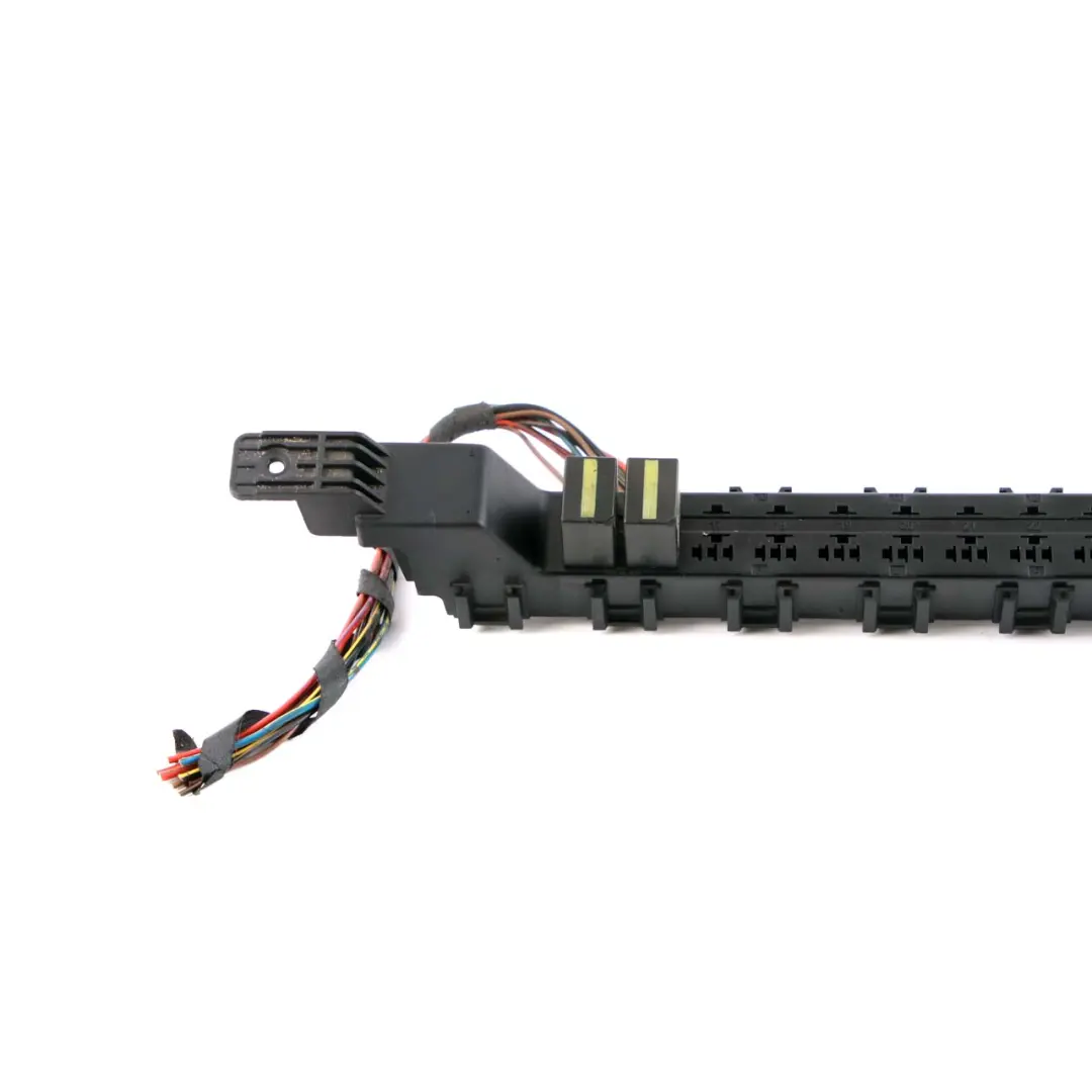 Scatola Fusibili Relay Staffa Monunt Holder per Mercedes Sprinter W906 con numero di parte A9065460643 Mercedes Sprinter W906 Scatola Fusibili Relay Staffa Monunt Holder - SKU A9065460643 - Numero di parte A9065460643