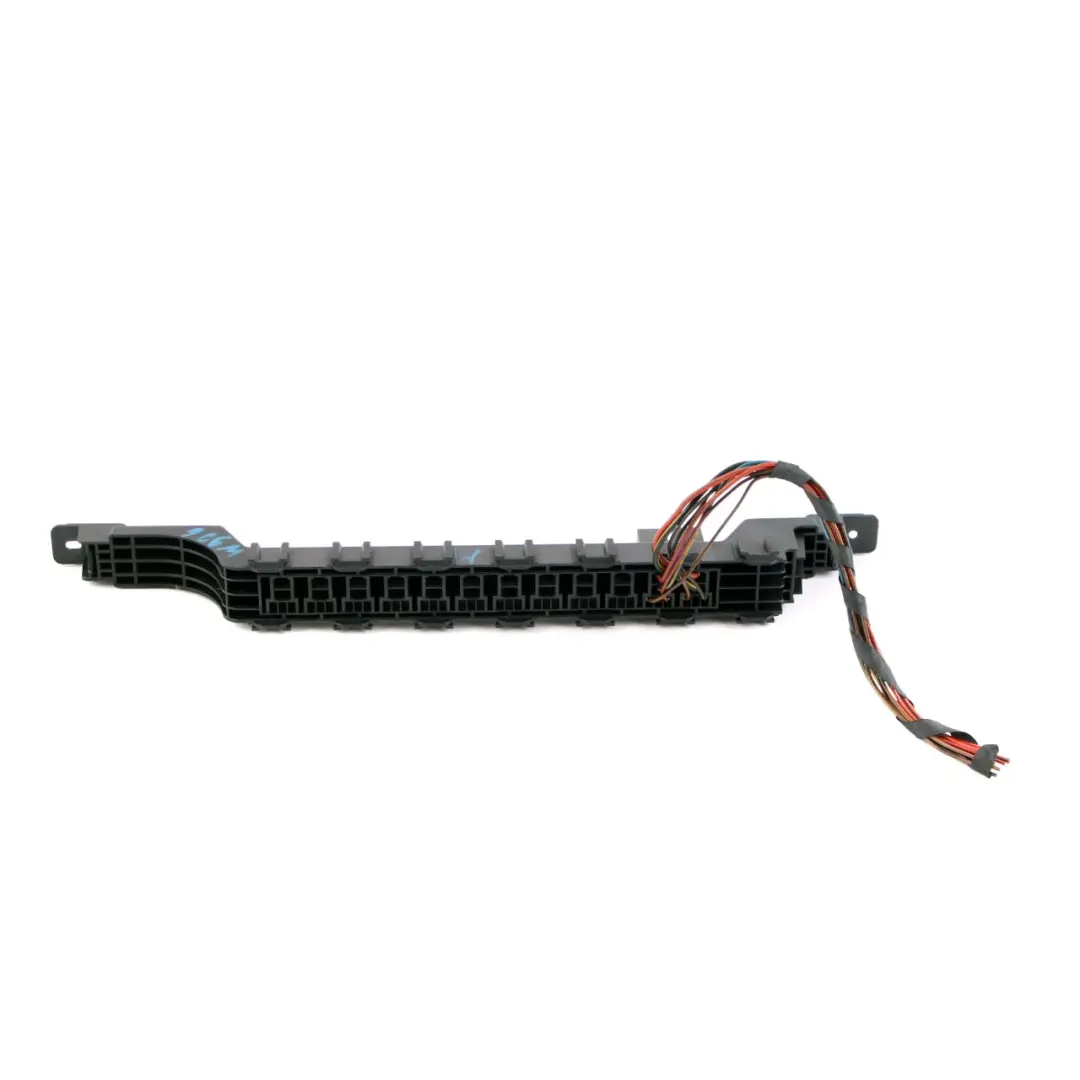 Scatola Fusibili Relay Staffa Monunt Holder per Mercedes Sprinter W906 con numero di parte A9065460643 Mercedes Sprinter W906 Scatola Fusibili Relay Staffa Monunt Holder - SKU A9065460643 - Numero di parte A9065460643