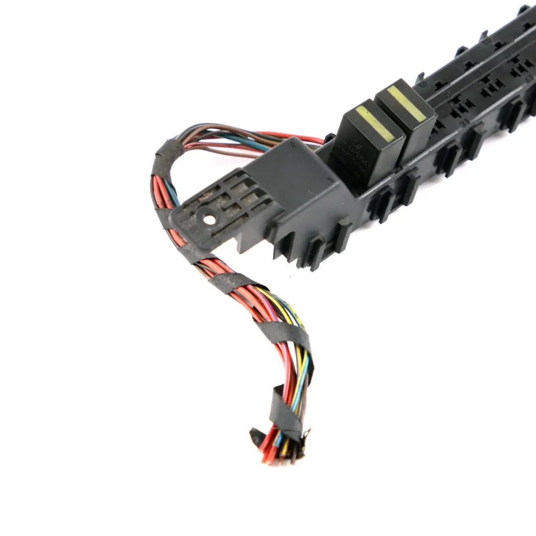 Scatola Fusibili Relay Staffa Monunt Holder per Mercedes Sprinter W906 con numero di parte A9065460643 Mercedes Sprinter W906 Scatola Fusibili Relay Staffa Monunt Holder - SKU A9065460643 - Numero di parte A9065460643