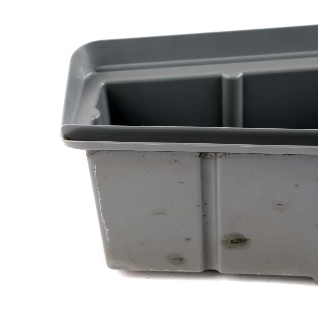 Boîte de rangement Boîte à outils Gris pour Mercedes Sprinter W906 à propos du numéro de pièce A9065800001 Mercedes Sprinter W906 Boîte de rangement Boîte à outils Gris - SKU A9065800001 - Numéro de pièce A9065800001