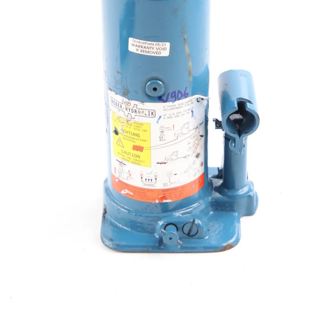Hebeflasche Wagenheber Werkzeug Hydraulischer Heber für Mercedes W906 mit Teilenummer A9065800018 Mercedes W906 Hebeflasche Wagenheber Werkzeug Hydraulischer Heber - SKU A9065800018 - Teilenummer A9065800018