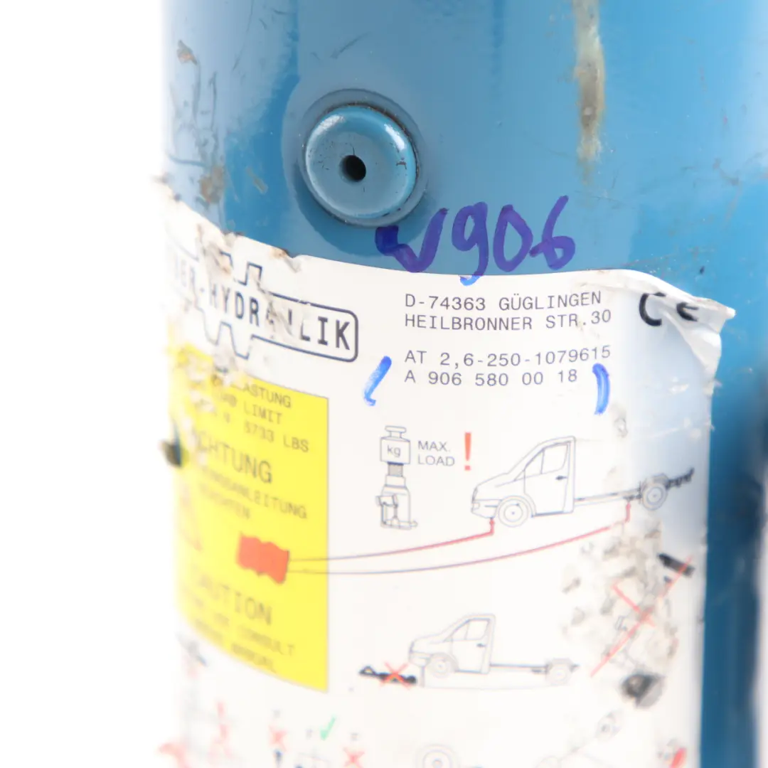 Hebeflasche Wagenheber Werkzeug Hydraulischer Heber für Mercedes W906 mit Teilenummer A9065800018 Mercedes W906 Hebeflasche Wagenheber Werkzeug Hydraulischer Heber - SKU A9065800018 - Teilenummer A9065800018