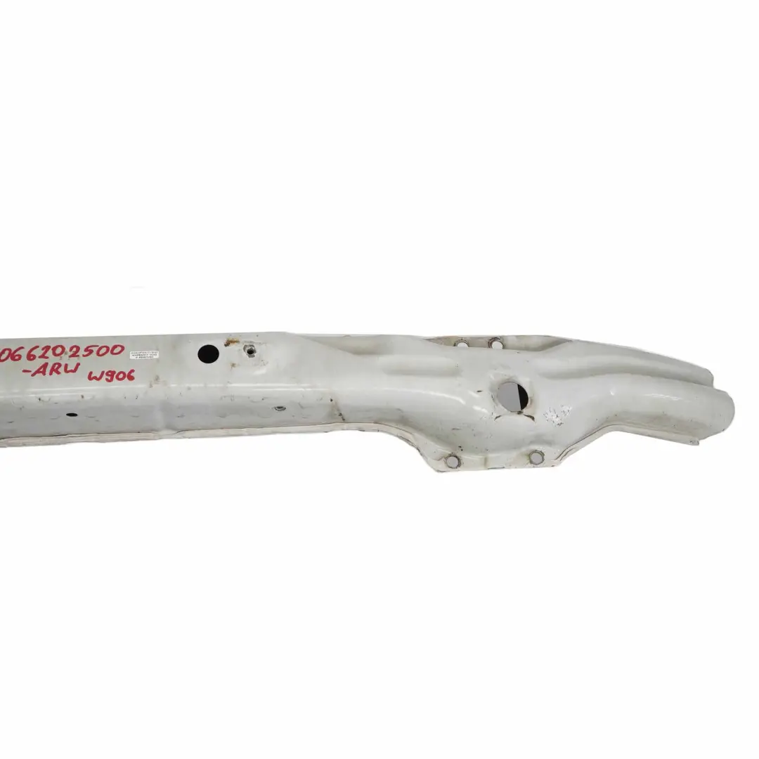 Frente Barra de choque del travesaño Blanco Ártico 9147 para Mercedes Sprinter W906 con número de pieza A9066202500 Mercedes Sprinter W906 Frente Barra de choque del travesaño Blanco Ártico 9147 - SKU A9066202500-ARW - Número de pieza A9066202500