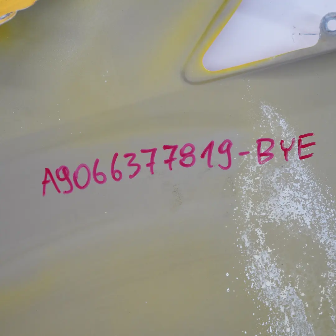 Wing Panel Delantero Derecho Broom Yellow - 1212 para Mercedes Sprinter W906 con número de pieza A9066377819 Mercedes Sprinter W906 Wing Panel Delantero Derecho Broom Yellow - 1212 - SKU A9066377819-BYE - Número de pieza A9066377819