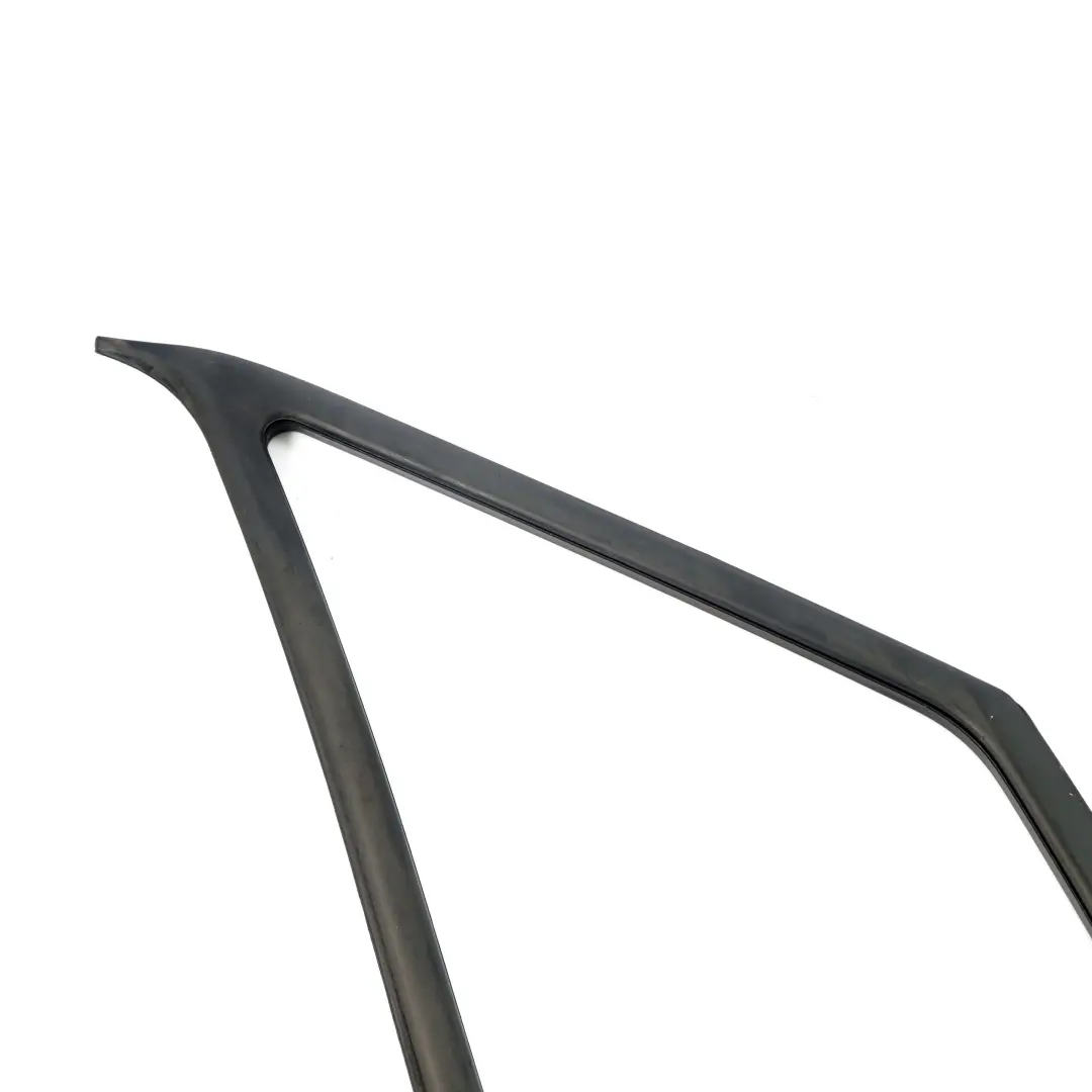 Joint d'étanchéité de fenêtre de porte avant droite pour Mercedes W906 à propos du numéro de pièce A9066711820 Mercedes W906 Joint d'étanchéité de fenêtre de porte avant droite - SKU A9066711820 - Numéro de pièce A9066711820