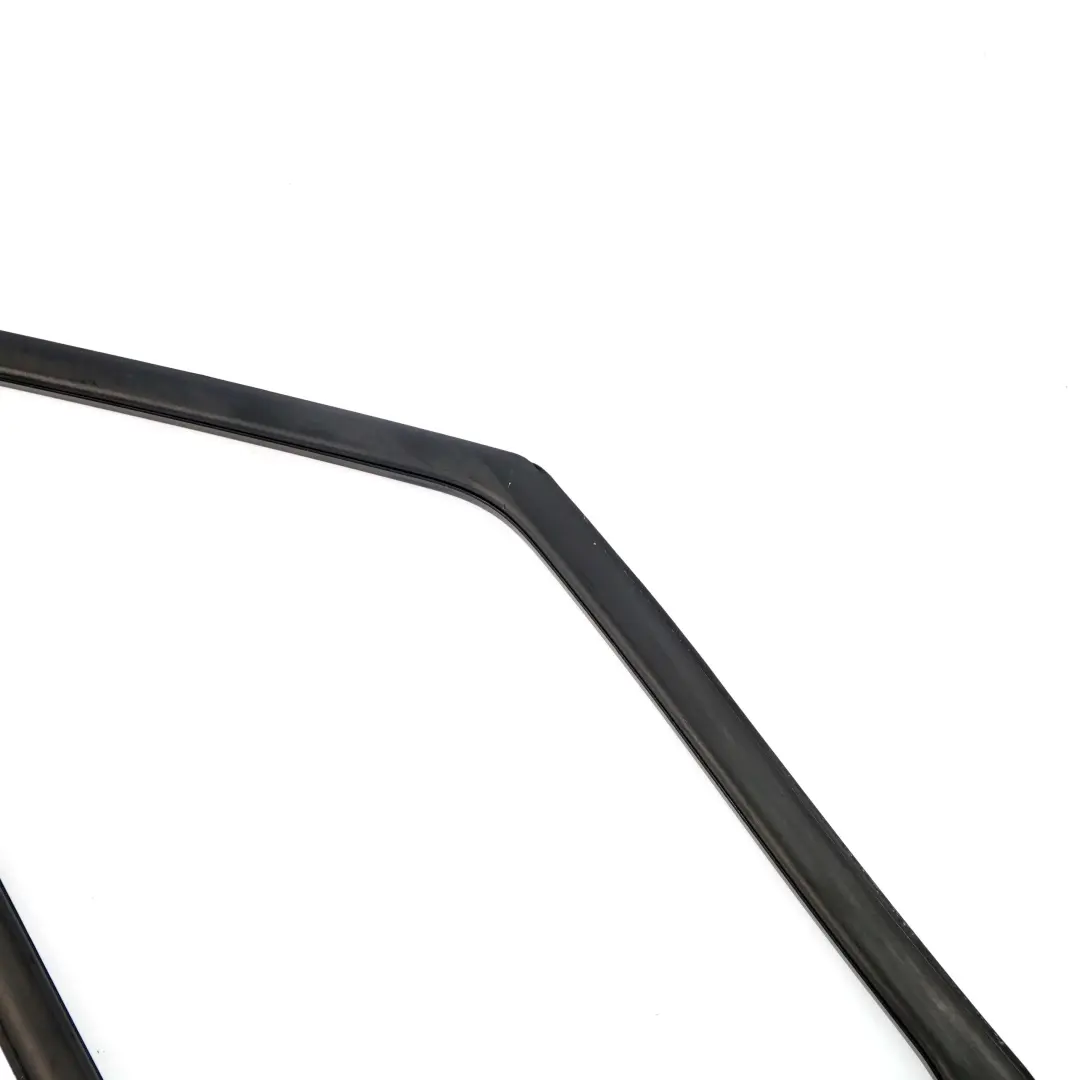 Joint d'étanchéité de fenêtre de porte avant droite pour Mercedes W906 à propos du numéro de pièce A9066711820 Mercedes W906 Joint d'étanchéité de fenêtre de porte avant droite - SKU A9066711820 - Numéro de pièce A9066711820