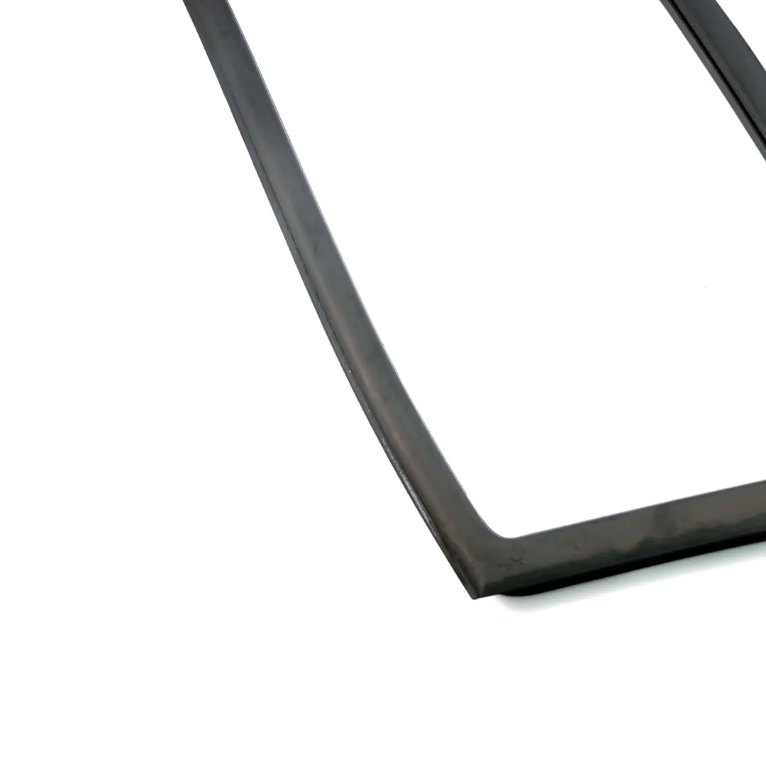 Joint d'étanchéité de fenêtre de porte avant droite pour Mercedes W906 à propos du numéro de pièce A9066711820 Mercedes W906 Joint d'étanchéité de fenêtre de porte avant droite - SKU A9066711820 - Numéro de pièce A9066711820