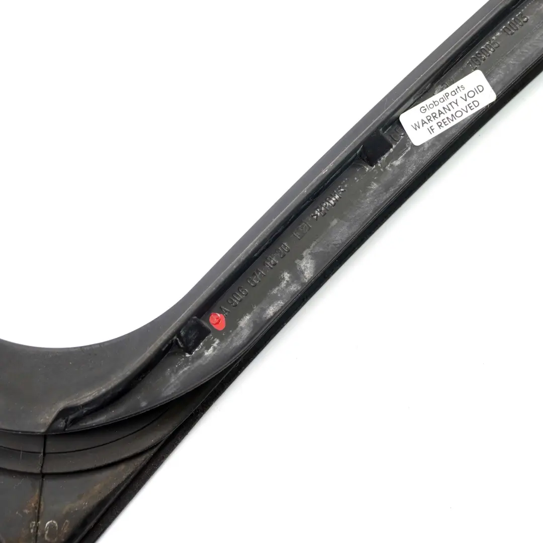 Mercedes-Benz Sprinter W906 Guarnizione Finestrino Anteriore Destra per con numero di parte A9066711820 Mercedes-Benz Sprinter W906 Guarnizione Finestrino Anteriore Destra - SKU A9066711820 - Numero di parte A9066711820