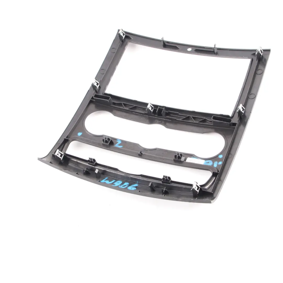Tapa panel embellecedor central del salpicadero delantero para Mercedes Sprinter W906 con número de pieza A9066800017 Mercedes Sprinter W906 Tapa panel embellecedor central del salpicadero delantero - SKU A9066800017-2 - Número de pieza A9066800017