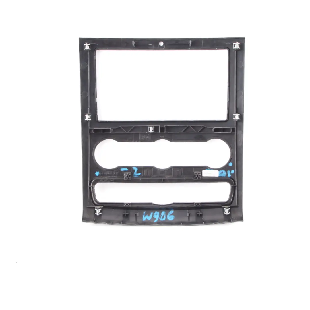 Cruscotto anteriore Pannello centrale rivestimento per Mercedes Sprinter W906 con numero di parte A9066800017 Mercedes Sprinter W906 Cruscotto anteriore Pannello centrale rivestimento - SKU A9066800017-2 - Numero di parte A9066800017