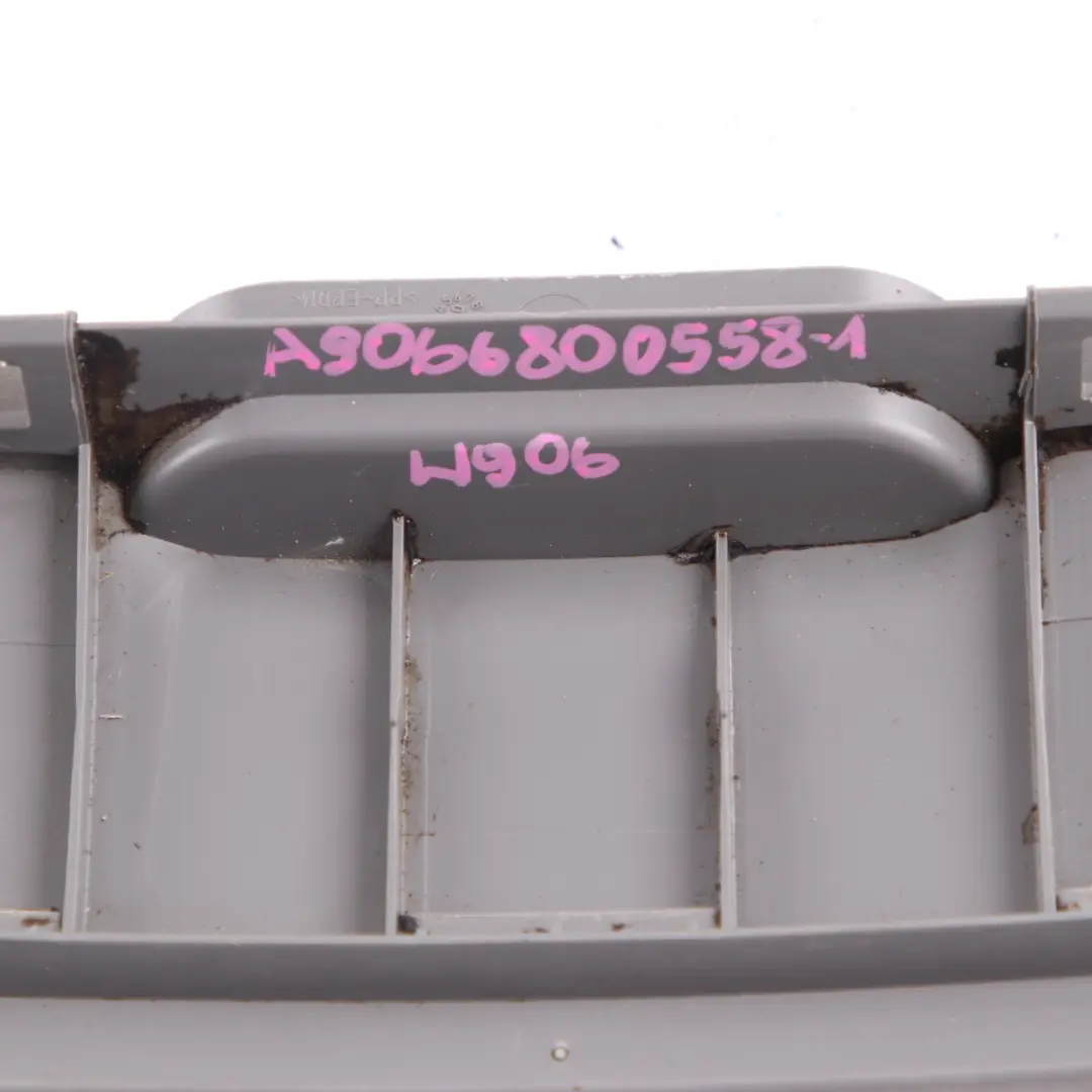 Aschenbecherhalter Ablagefach Mittelkonsole für Mercedes Sprinter W906 mit Teilenummer A9066800558 Mercedes Sprinter W906 Aschenbecherhalter Ablagefach Mittelkonsole - SKU A9066800558-1 - Teilenummer A9066800558