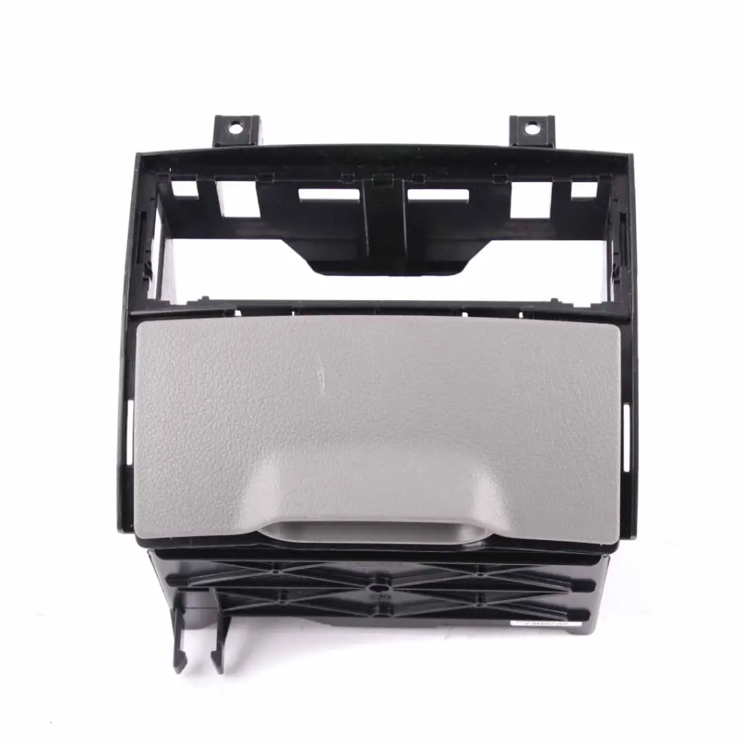 Gobelet Console Panneau Garniture pour Mercedes Sprinter W906 Porte à propos du numéro de pièce A9066804100 Mercedes Sprinter W906 Porte Gobelet Console Panneau Garniture - SKU A9066804100 - Numéro de pièce A9066804100