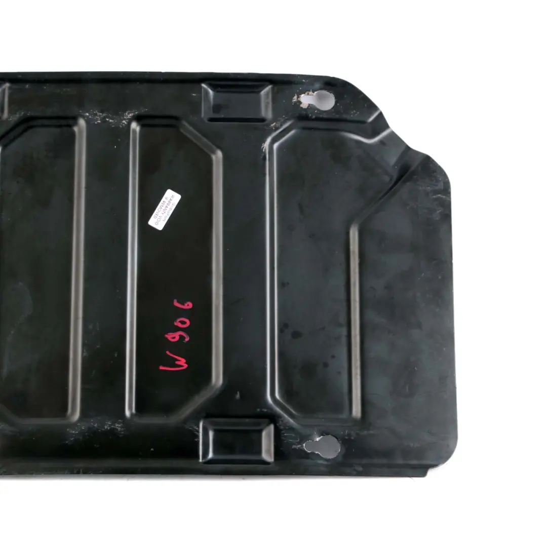 Boîtier de rangement de la batterie Couvercle pour Mercedes Sprinter W906 à propos du numéro de pièce A9066840118 Mercedes Sprinter W906 Boîtier de rangement de la batterie Couvercle - SKU A9066840118 - Numéro de pièce A9066840118