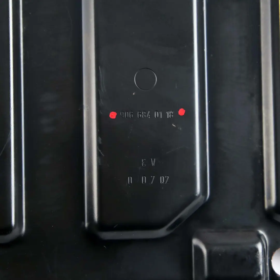 Mercedes-Benz Sprinter W906 Batterie-Aufbewahrungsbox Gehäuse-Deckel für mit Teilenummer A9066840118 Mercedes-Benz Sprinter W906 Batterie-Aufbewahrungsbox Gehäuse-Deckel - SKU A9066840118 - Teilenummer A9066840118