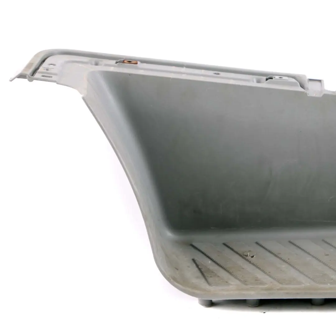 Peldaño de escalera izquierdo Panel embellecedor Art Gris para Mercedes Sprinter W906 con número de pieza A9066860010 Mercedes Sprinter W906 Peldaño de escalera izquierdo Panel embellecedor Art Gris - SKU A9066860010 - Número de pieza A9066860010
